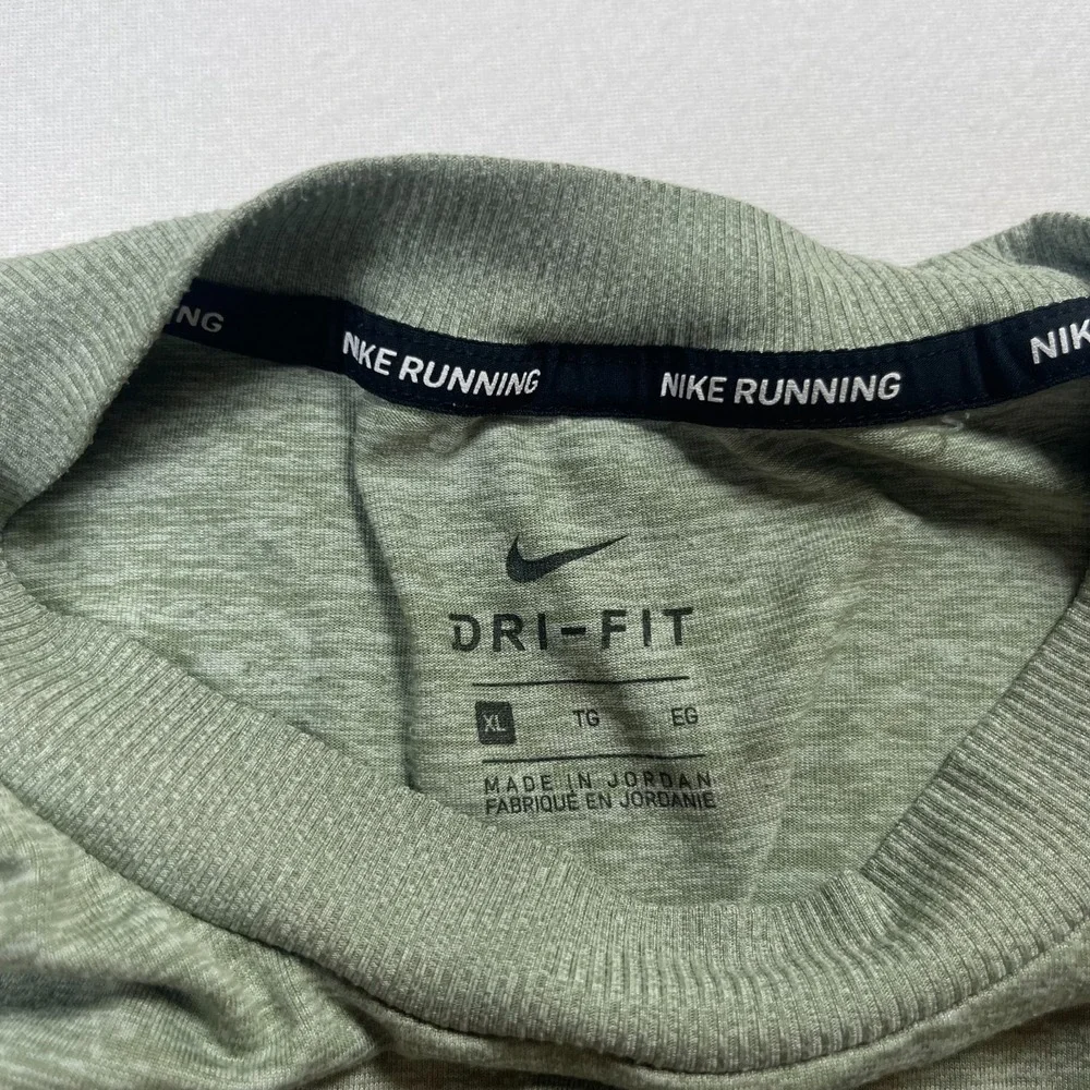 Nike Running Dri-FIT Shirt Women's XL Sage Green Thumbhole Sleeve Activewear